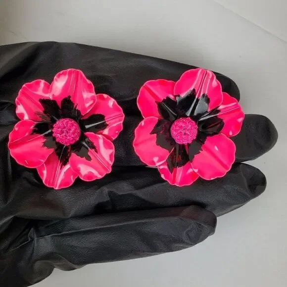 Vtg Neon Pink Black Enamel Flower Floral Chunky Big Clip‎ On Gold Tone Earrings - Picture 3 of 6